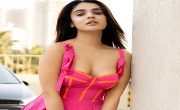 Which Girls Service In Bareilly Offer Romance To Mature People?