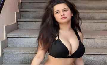 Desirable College Girl Looking For Full Time Masti
